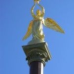 Добрый ангел мира на Площади Центра Национальных Культур в Лазаревском