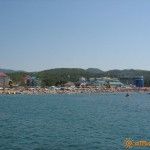 Вид с пирса на пляж в Лермонтово