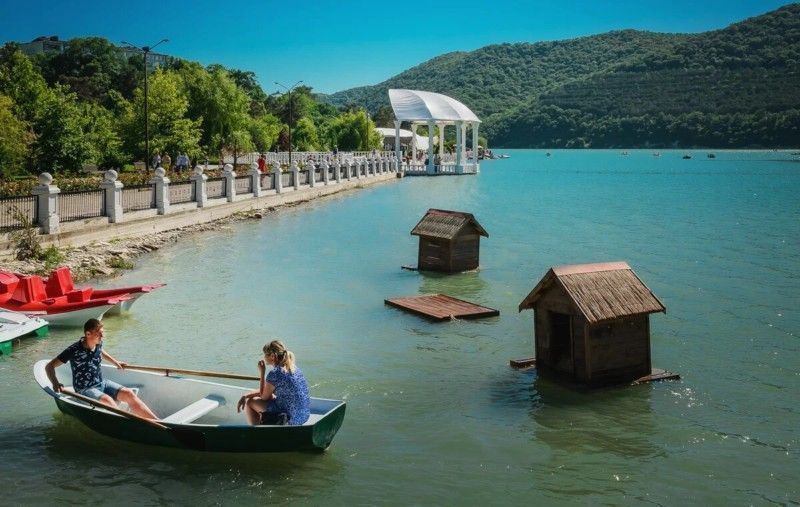 Водные прогулки по озеру Абрау